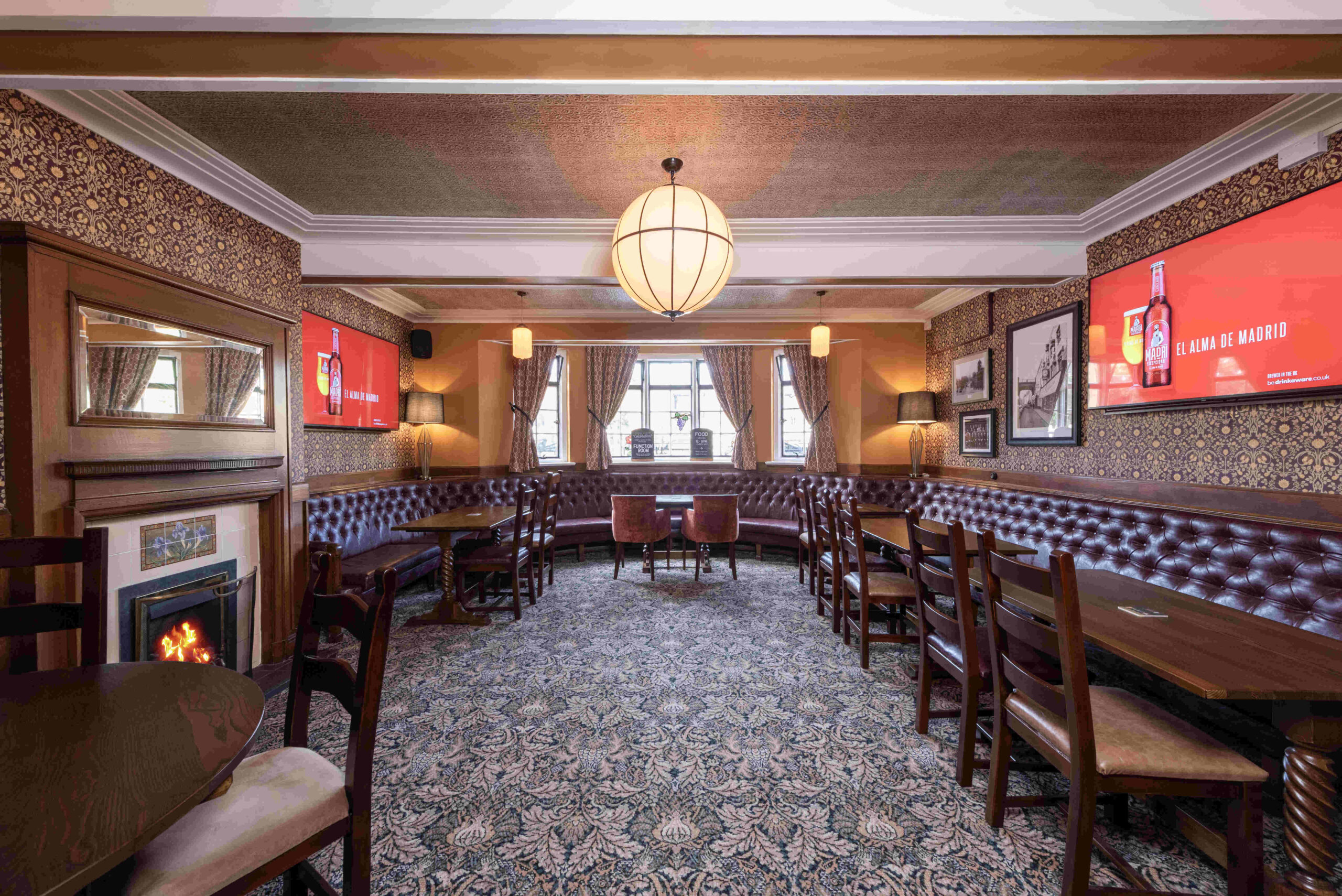 Thread Stockport Drinkers bowled over after historic Stockport pub reopens following £ ...
